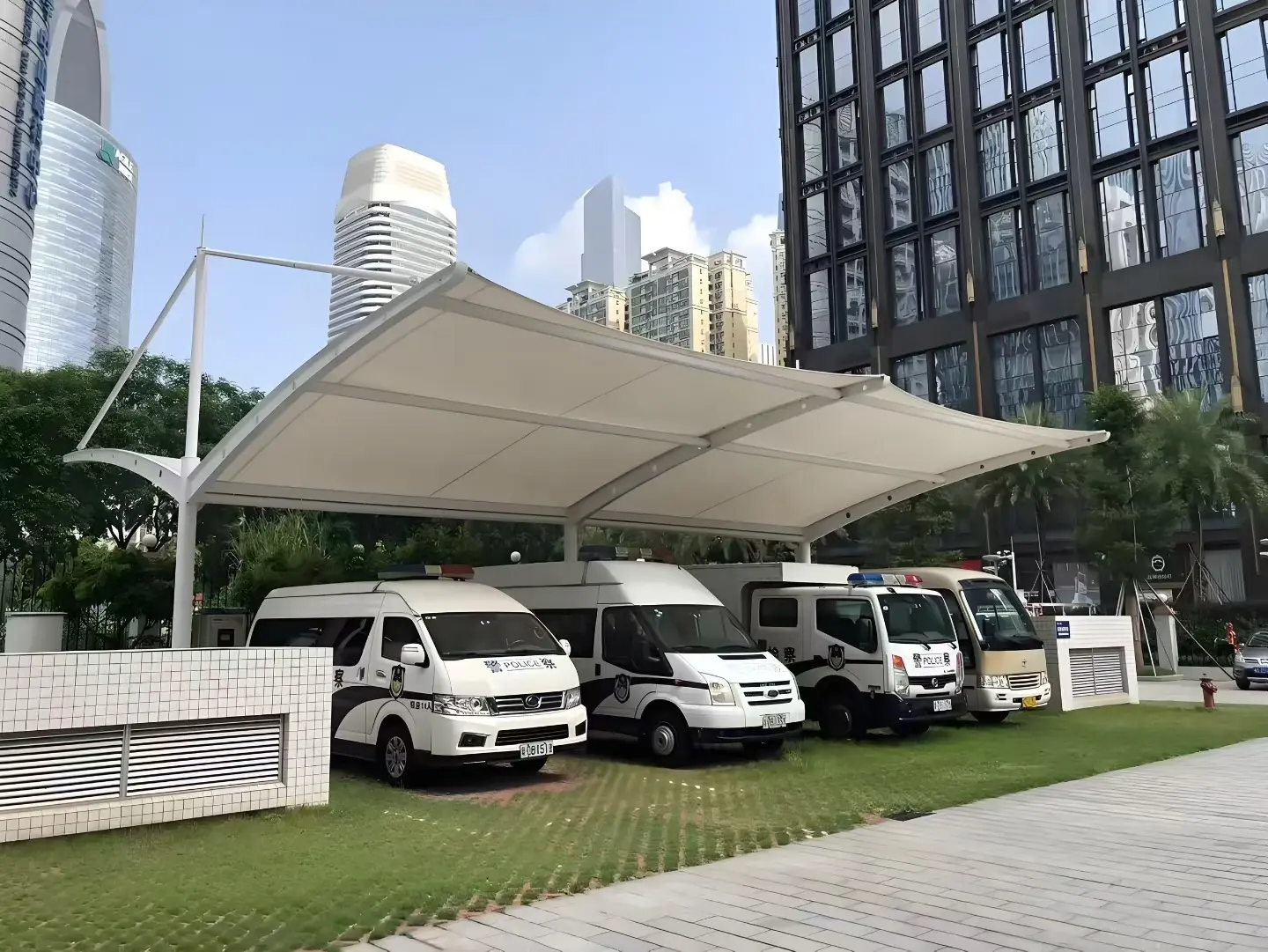 贵州遵义膜结构车棚怎么选?山地多雨高湿环境,园区物业采购避坑指南