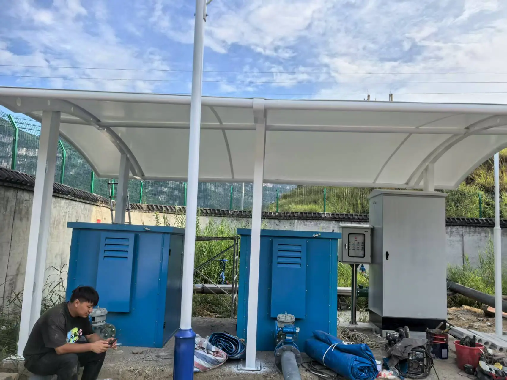 贵州遵义膜结构棚怎么选？多雨高湿山区，避开低价铁皮棚与劣质膜材坑